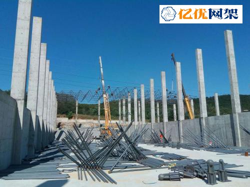 通辽料棚网架设计